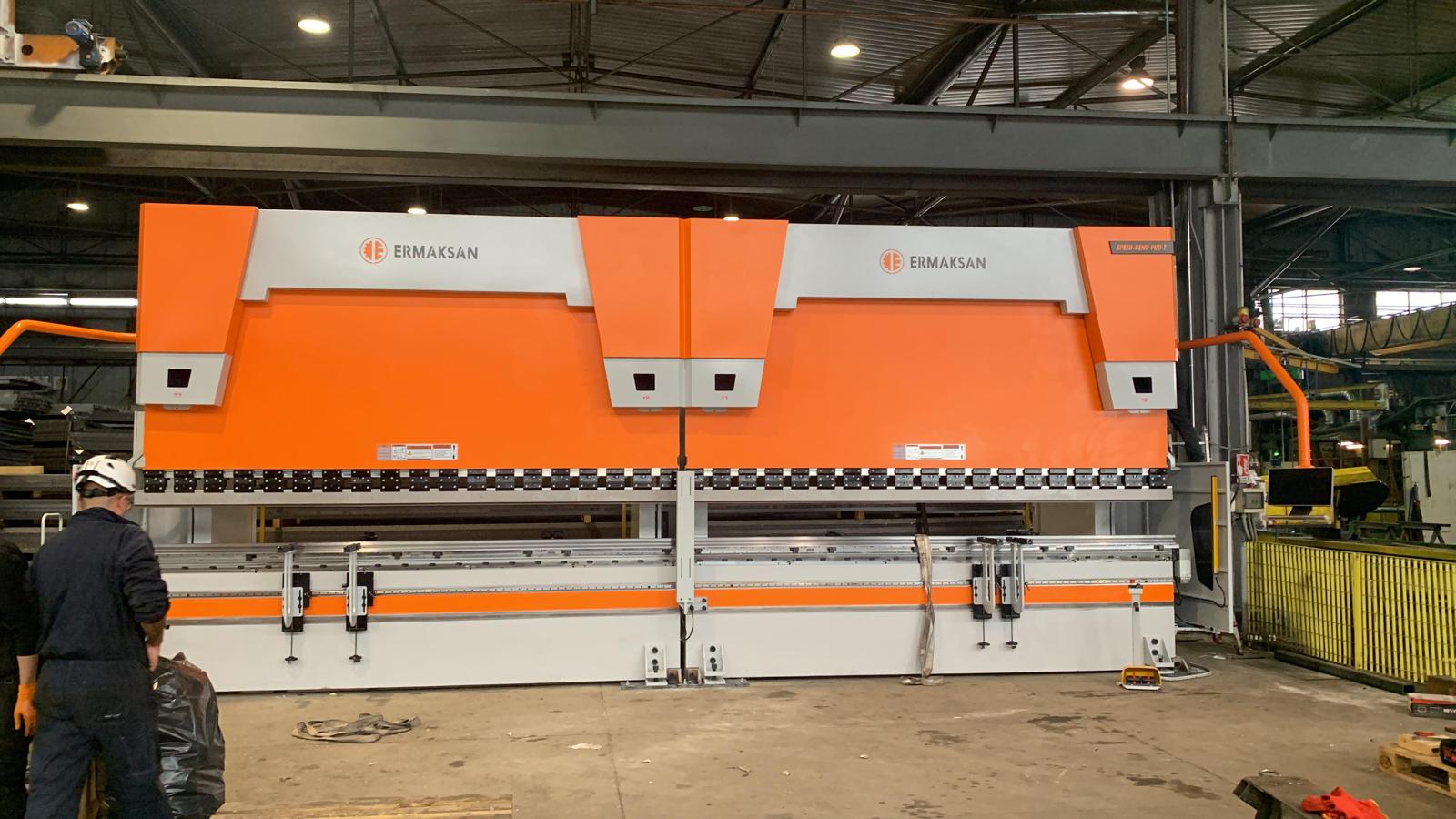 Pressa piegatrice tandem Ermaksan installata presso Italiana Keller Grigliati